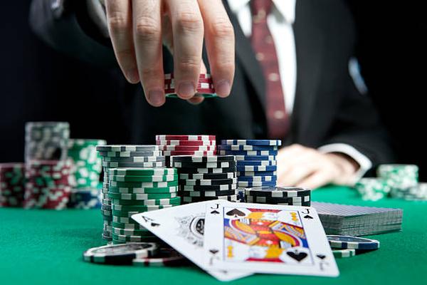 Comparing Live Dealer Features at arab live casinos